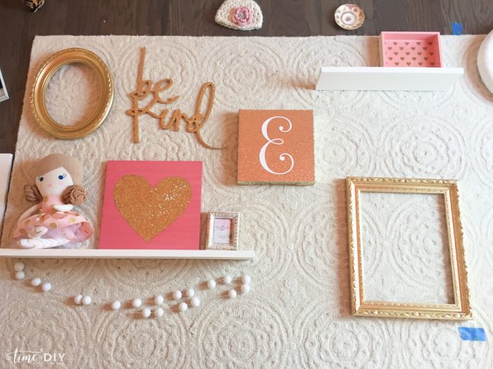 How to create a cute gallery wall!