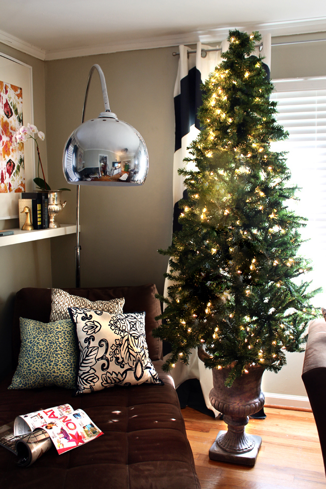 17 Unique Christmas Tree Stand Decoration Ideas - Style Motivation