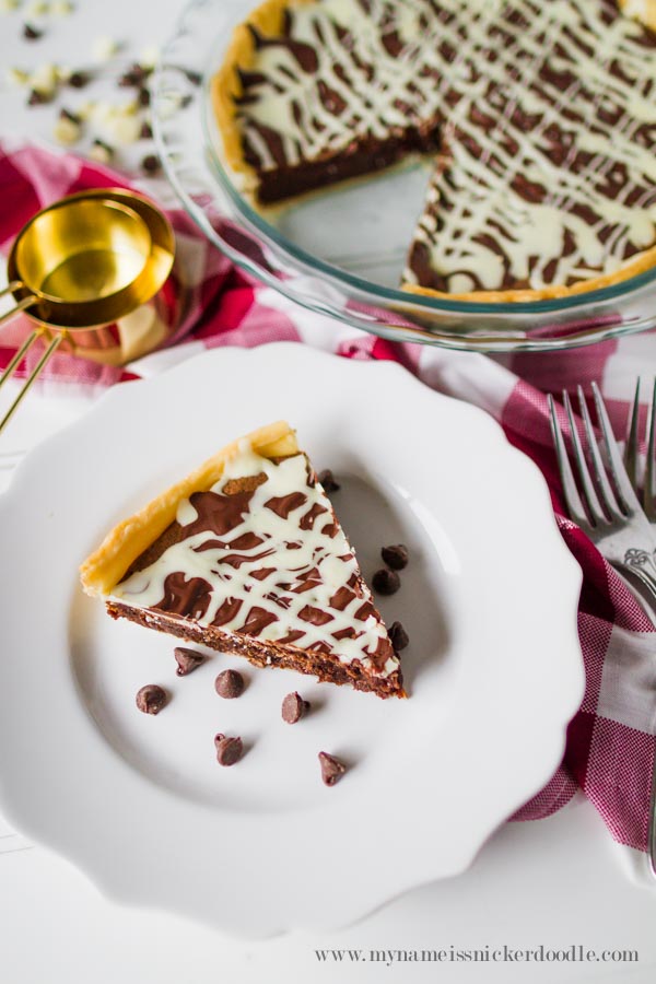 Fudge Brownie Pie recipe. This pie is some of the best comfort food that can be found! A must try chocolately fudge brownie pie!