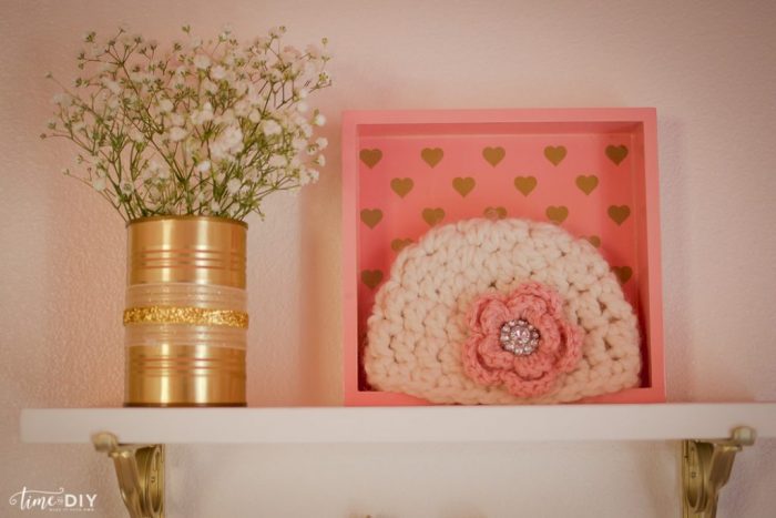 Cutest Gallery Wall Ideas, perfect for a nursery or girls room. Darling!
