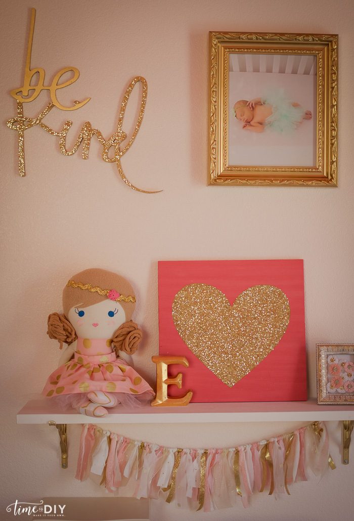 Cutest Gallery Wall Ideas, perfect for a nursery or girls room. Darling!