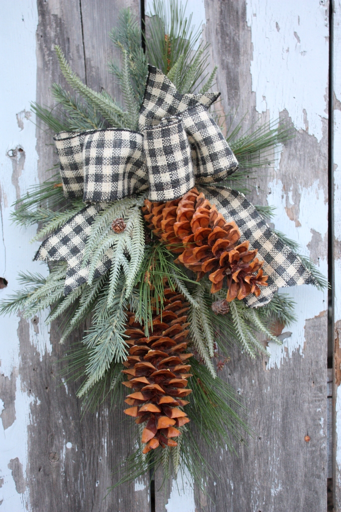 https://lollyjane.com/wp-content/uploads/2016/12/pinecone-wreath.jpg