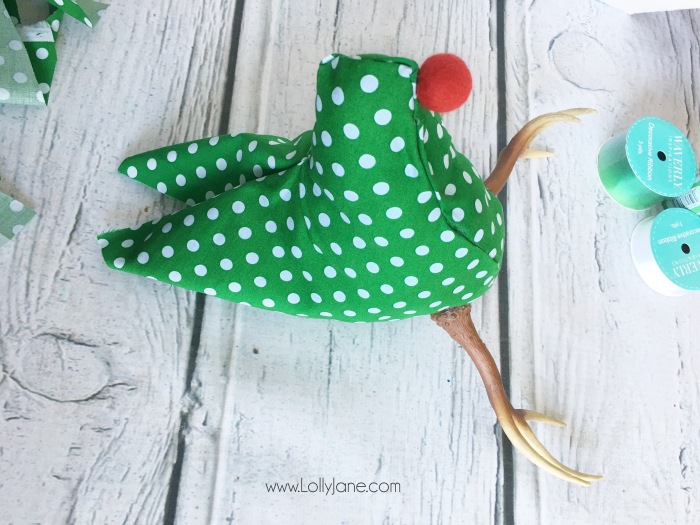 Fabric Reindeer Head wall art. Such a fun way to use Waverly fabric during the holidays!