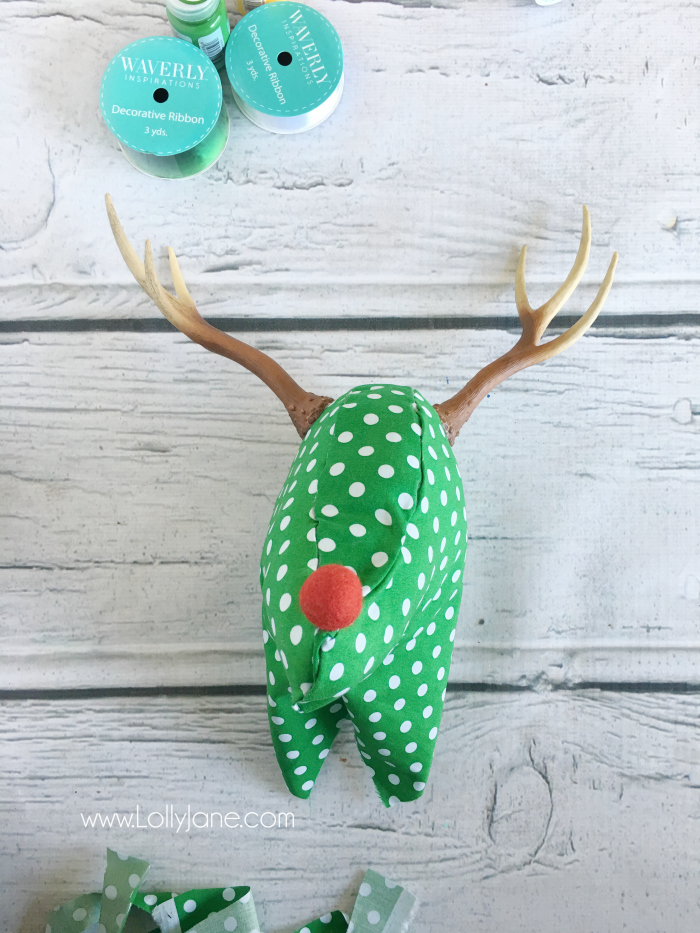 Fabric Reindeer Head wall art. Such a fun way to use Waverly fabric during the holidays!