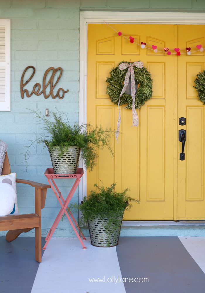 Simple Valentine's Day porch decor. Love this colorful front porch with pops of pink and red for Valentine's Day outdoor decor ideas.