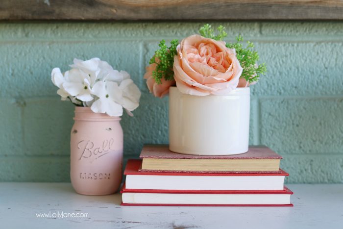 Simple Valentine's Day porch decor. Love this colorful front porch with pops of pink and red for Valentine's Day outdoor decor ideas.