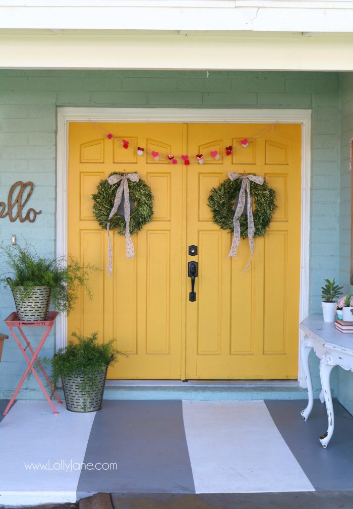 Simple Valentine's Day porch decor. Love this colorful front porch with pops of pink and red for Valentine's Day outdoor decor ideas.