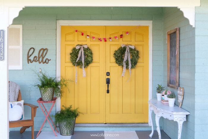 Simple Valentine's Day porch decor. Love this colorful front porch with pops of pink and red for Valentine's Day outdoor decor ideas.