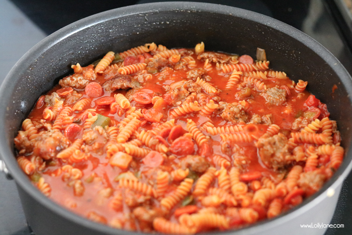 This easy One Pot Pizza Pasta is a breeze to whip up. Your family will go crazy for the flavor and Mom loves the easy cleanup!