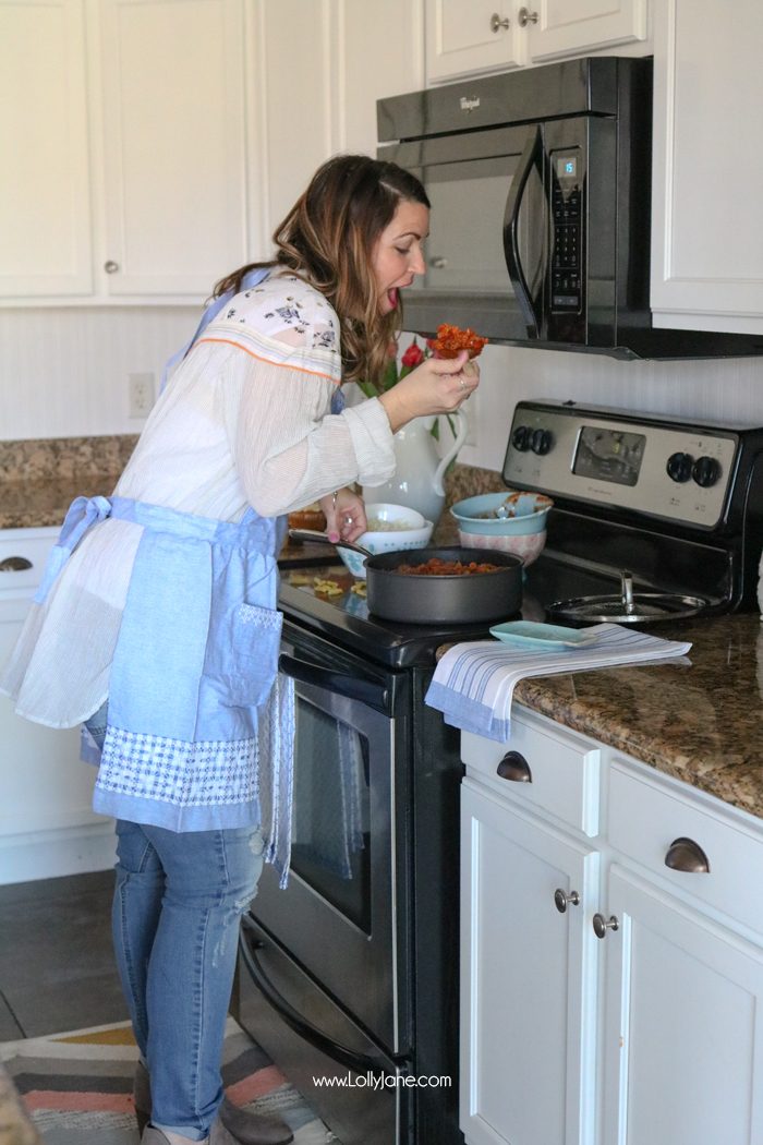 This easy One Pot Pizza Pasta is a breeze to whip up. Your family will go crazy for the flavor and Mom loves the easy cleanup!