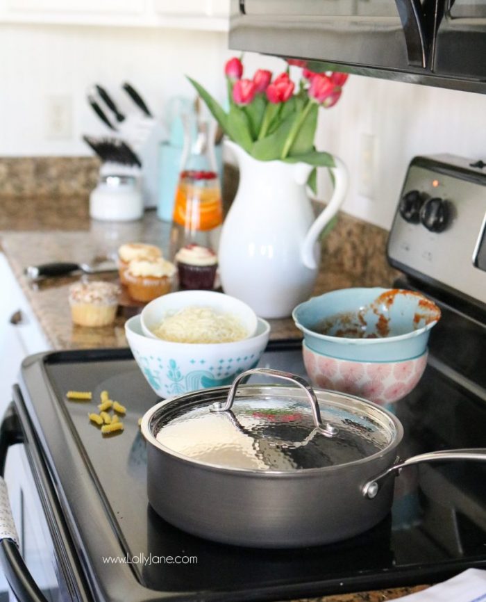 This easy One Pot Pizza Pasta is a breeze to whip up. Your family will go crazy for the flavor and Mom loves the easy cleanup!