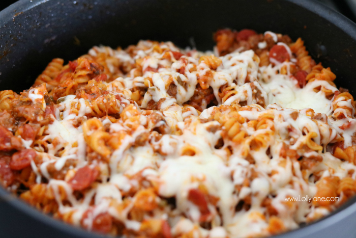 This easy One Pot Pizza Pasta is a breeze to whip up. Your family will go crazy for the flavor and Mom loves the easy cleanup!