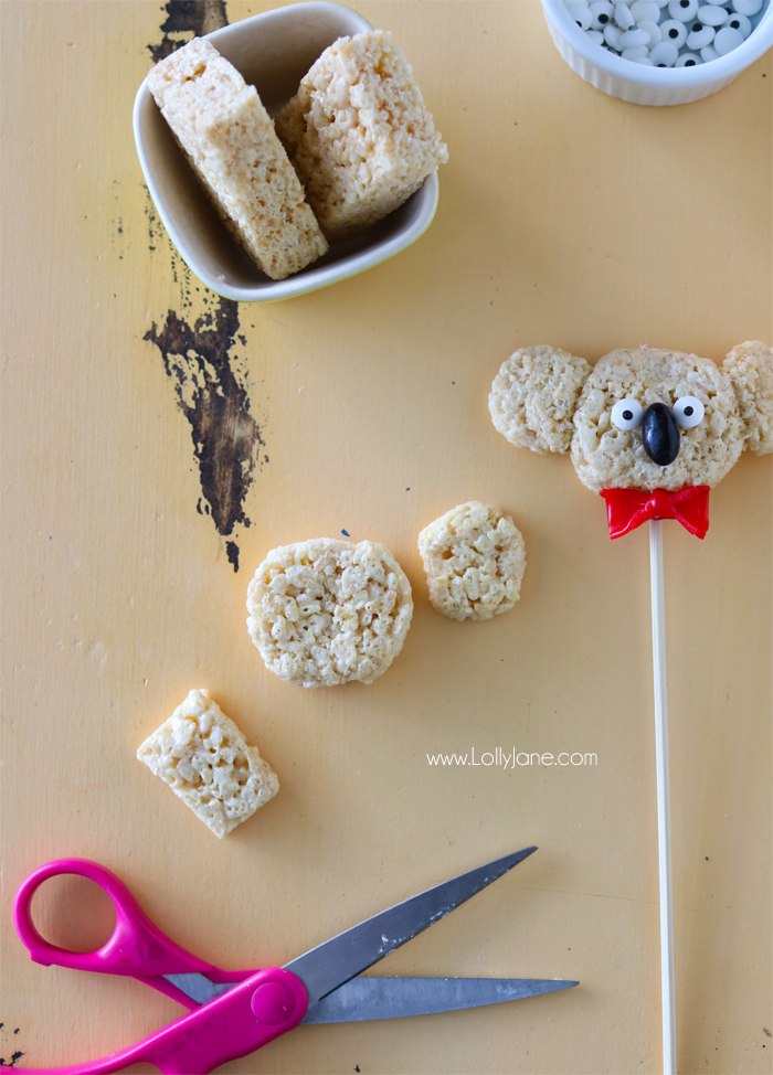 Easy freak shake inspired by a favorite koala Buster Moon from SING, yummy and fun for kids to make! Perfect koala bear to make for jungle party theme, too!