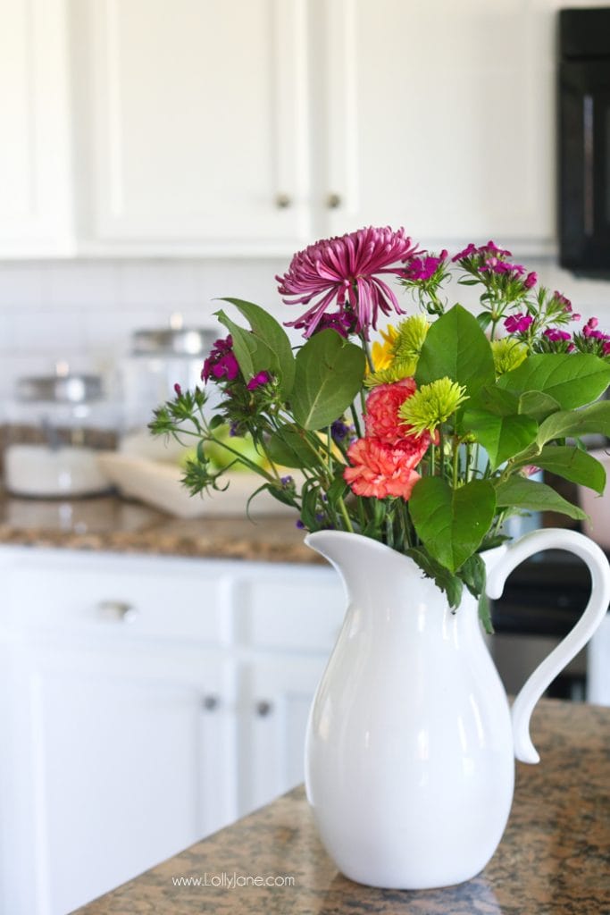 Faux Subway Tile Backsplash... this is WALLPAPER! Looks like real tile, get the easy how-to which is perfect for renters or those on a budget!