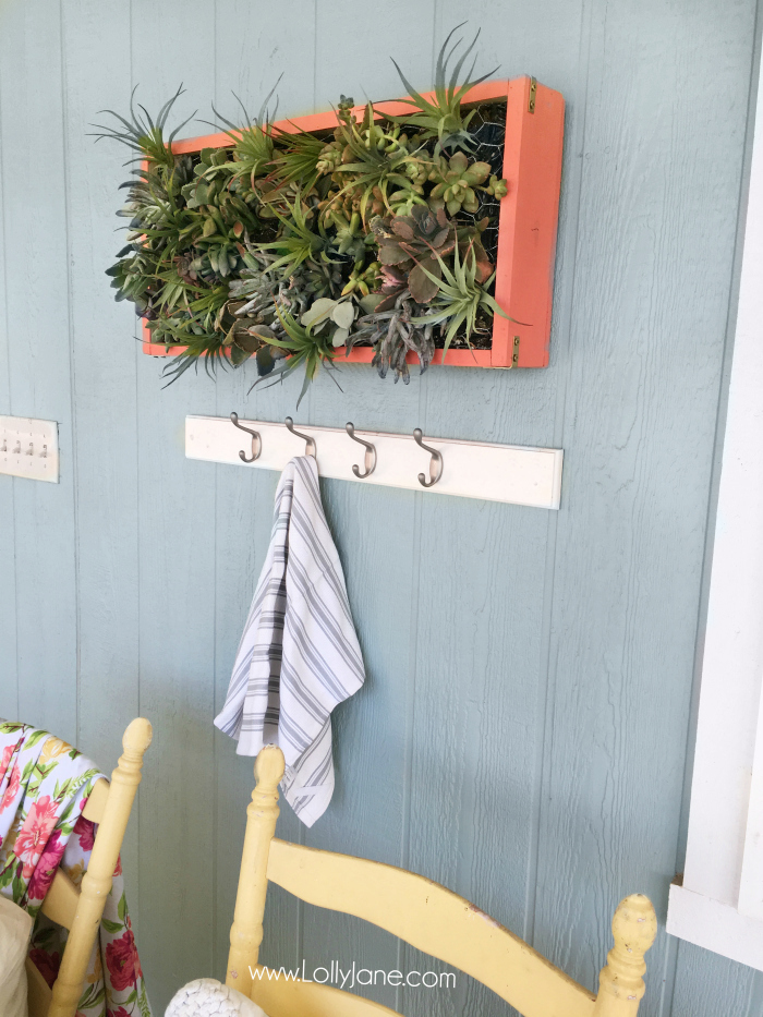 DIY vertical succulent garden | Learn how to build this DIY vertical succulent garden. Cute outdoor porch decor! Great outdoor wall decor idea, get the hanging plants onto the wall!