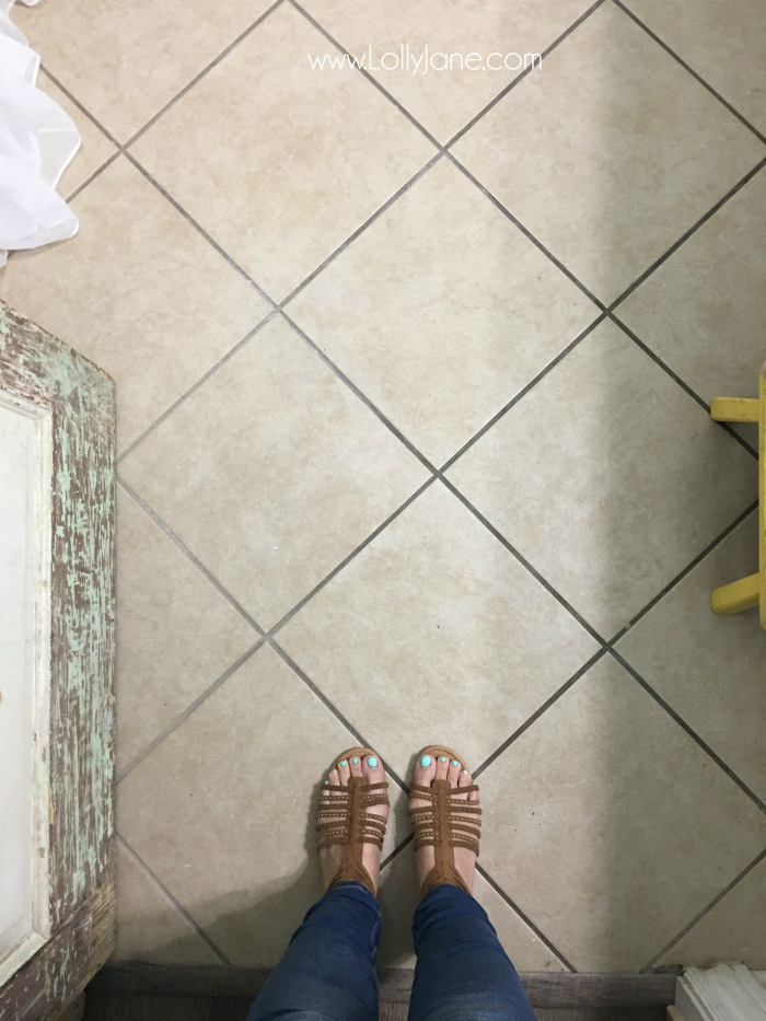 Super affordable bathroom floor makeover solution: how to chalk paint tile floors! So glad I painted my bathroom floors, they look amazing and we spent less than $50! Love this bathroom floor makeover!