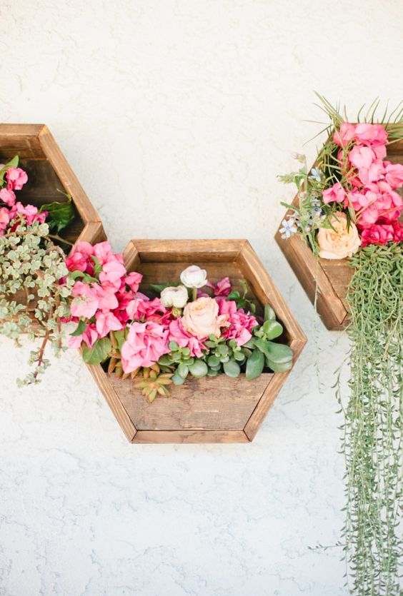 9 stunning wall planters! Check out these green happy wall planter decor ideas! Love adding greenery indoors, these wall planters are a great way to spruce up your space!