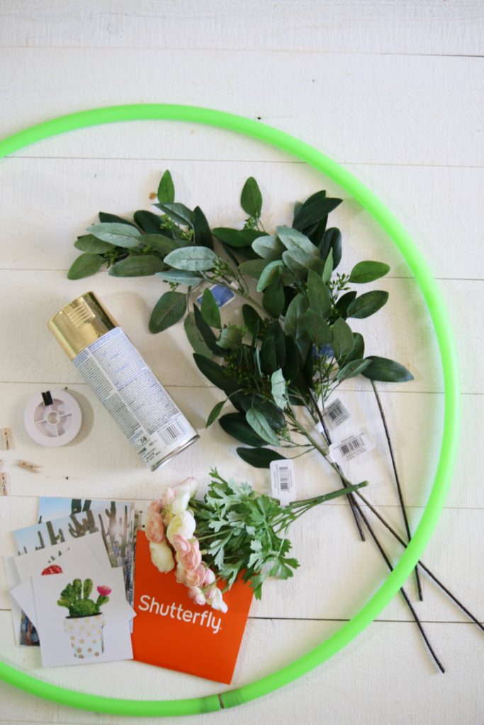 DIY Hula Hoop Photo Display | Check out this easy hula hoop photo display idea! Such a creative way to display pictures with unique items!