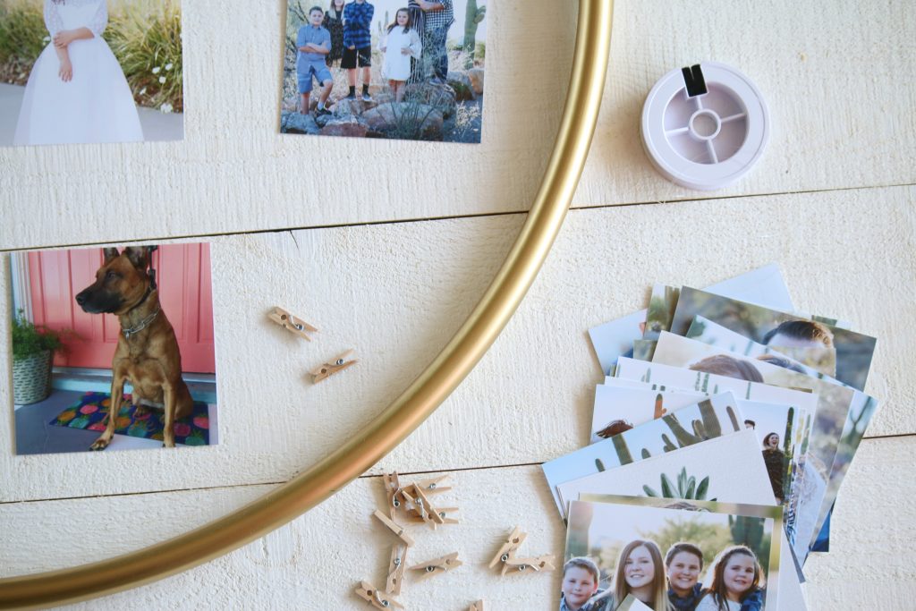 DIY Hula Hoop Photo Display | Check out this easy hula hoop photo display idea! Such a creative way to display pictures with unique items!