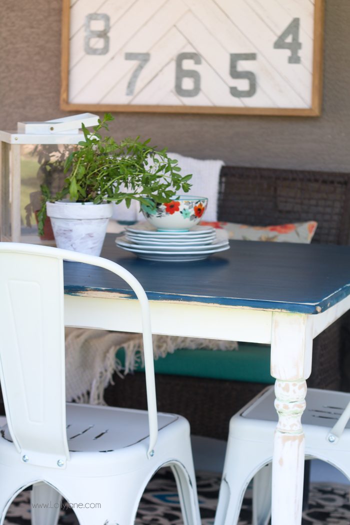 Pretty Modern Farmhouse Table... can't believe this isn't paint! Love this navy blue wood stain!