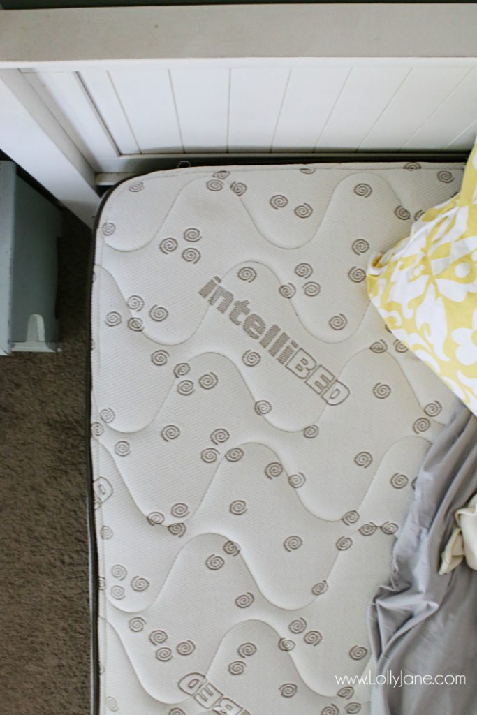 IntelliBED mattress review | Check out this cute master bedroom complete with an IntelliBED mattress! Such cozy masterbedroom decor. Love this mattress with Gel Matrix technology for healthy sleep, good posture support and pressure point relief!