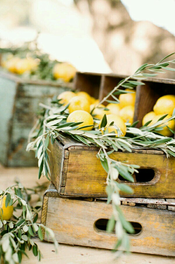 These lemon sprays and greens are so cute paired with vintage crates. Such pretty decor ideas!