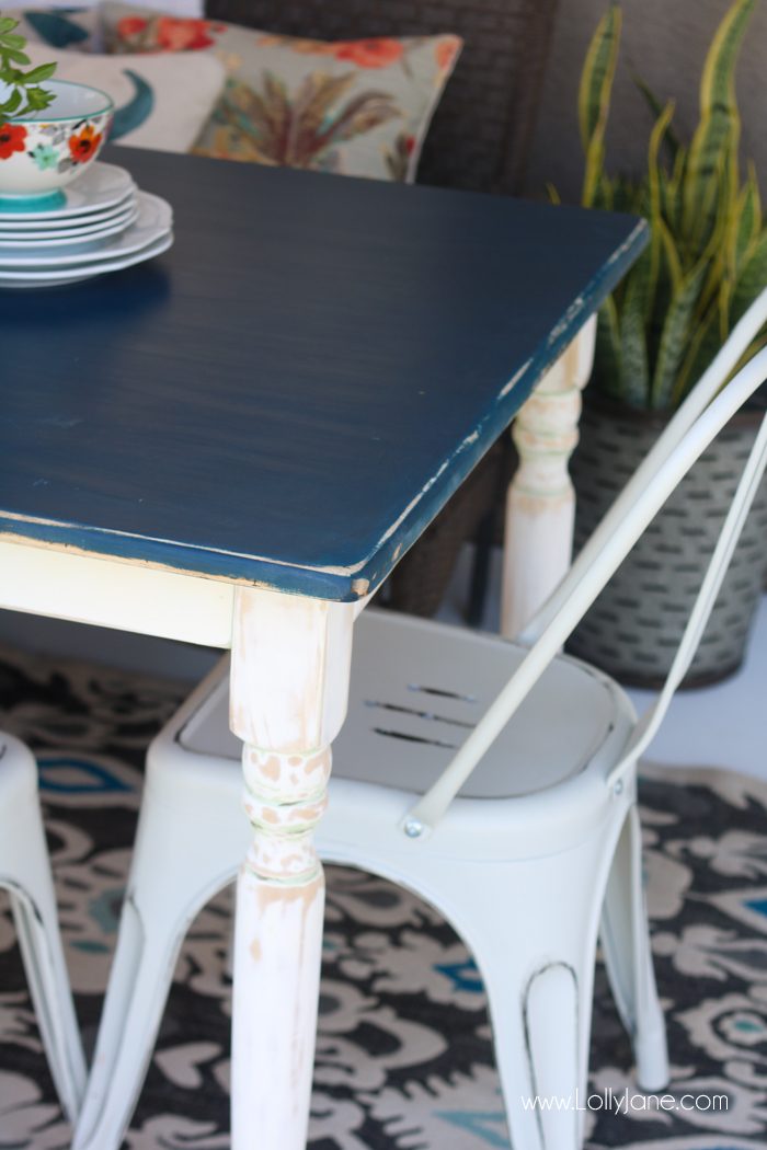 Pretty Modern Farmhouse Table... can't believe this isn't paint! Love this navy blue wood stain!