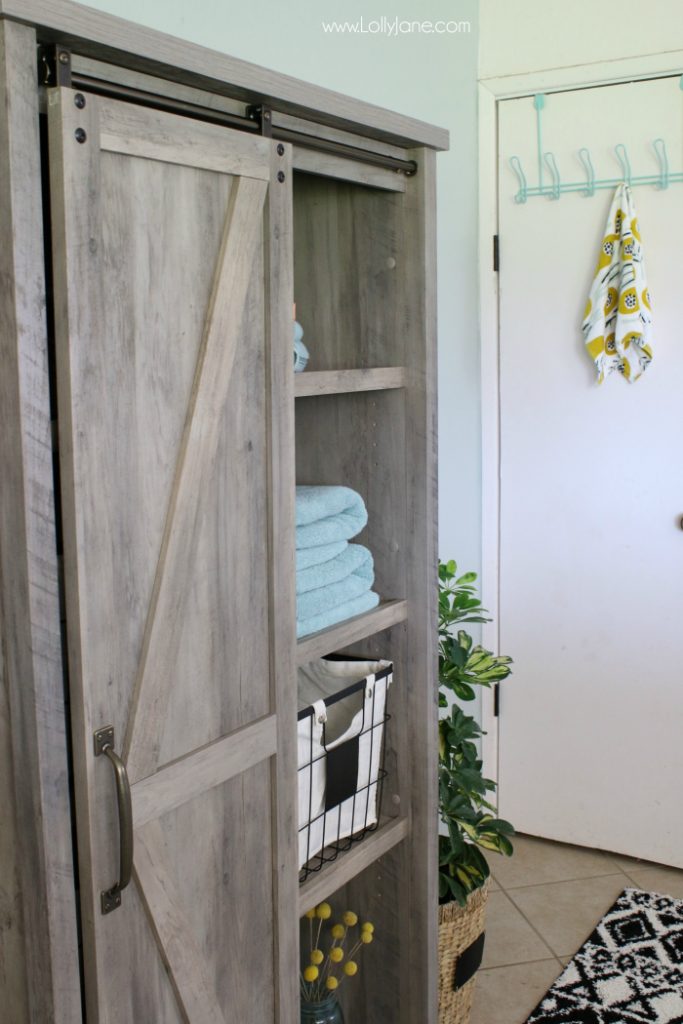 DIY | Modern farmhouse laundry room makeover. Love the pops of aqua in this laundry room decor!