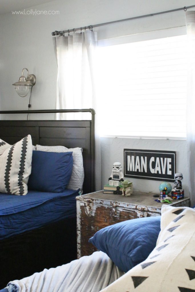 Darling Nautical Navy bedding! This zipper bedding rocks!! No more nagging these boys to keep their rooms clean. Mom win!
