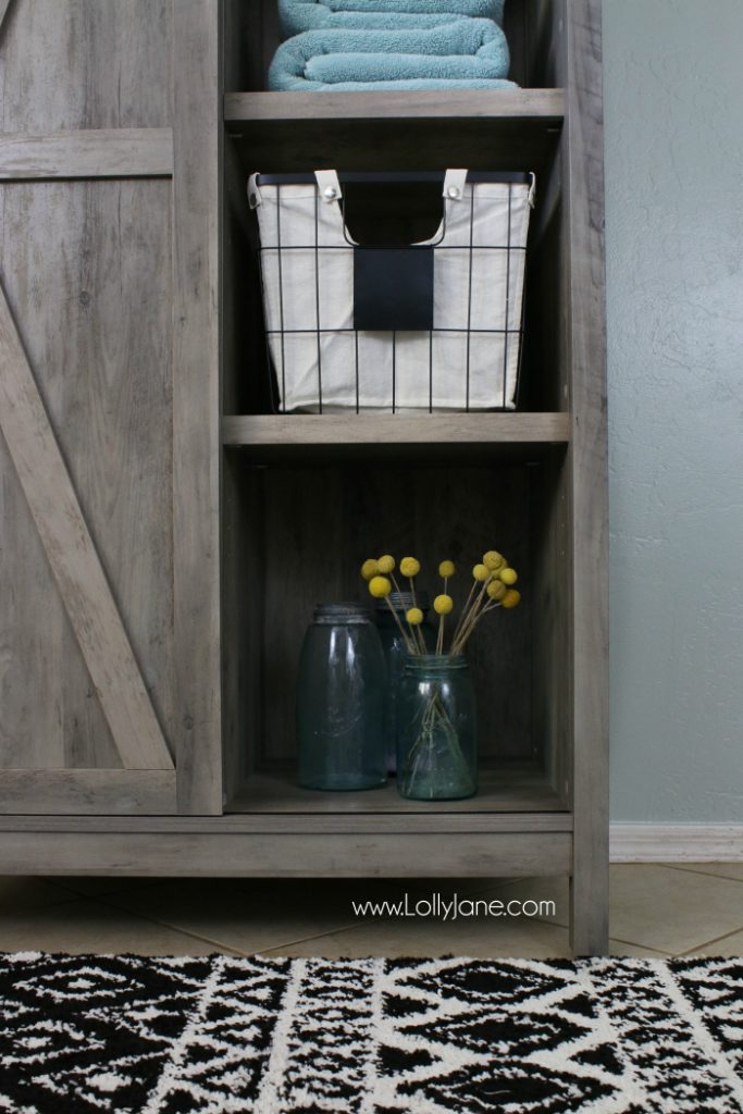 Cute laundry room makeover idea! Farmhouse laundry room decor ideas, so cute!