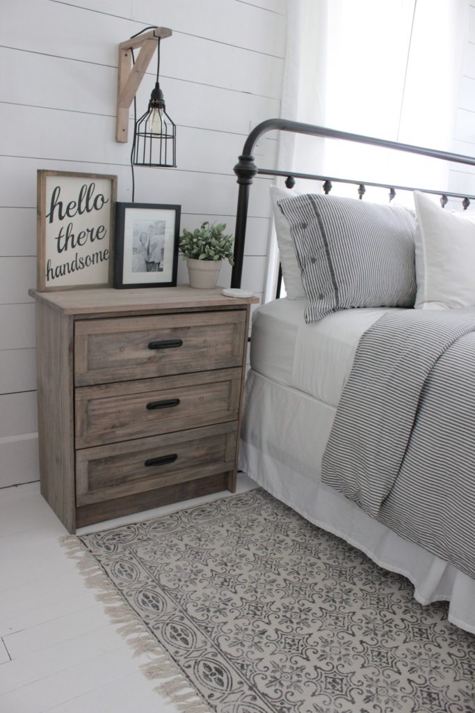 Featured image of post Cozy Farmhouse Bedroom Images Style your bedroom in a homey farmhouse fashion