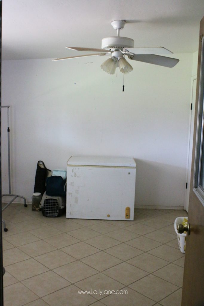 This sad laundry room got an amazing makeover! You've got to see the AFTER! Such a cute farmhouse laundry room!