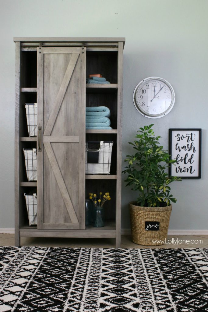 Love this modern farmhouse laundry room makeover! Check out this before/after laundry room makeover!