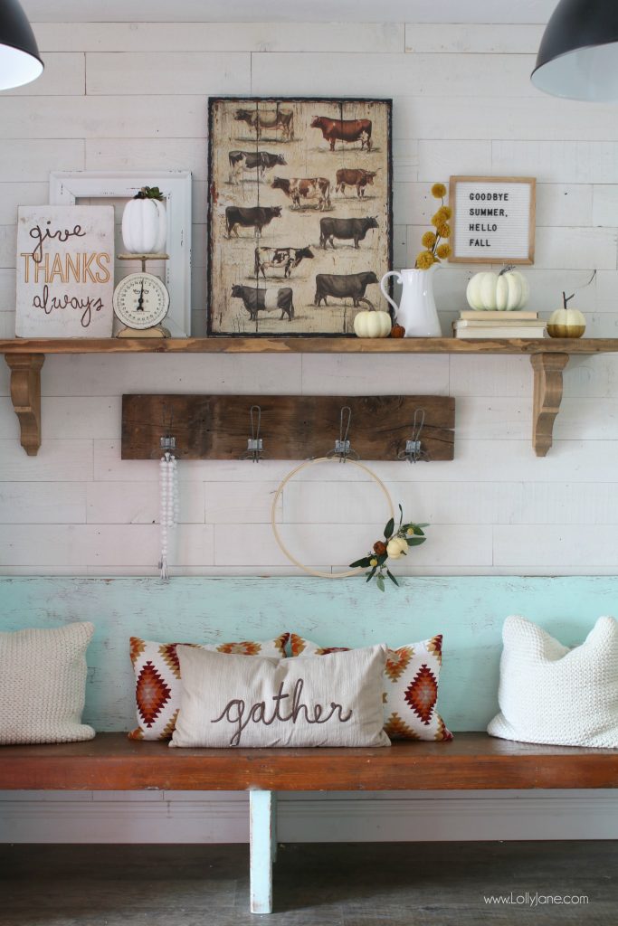 Pretty entryway mantel, love the pops of fall in this farmhouse space! #fallentryway #diy #falldecor #homedecor #fallhomedecor