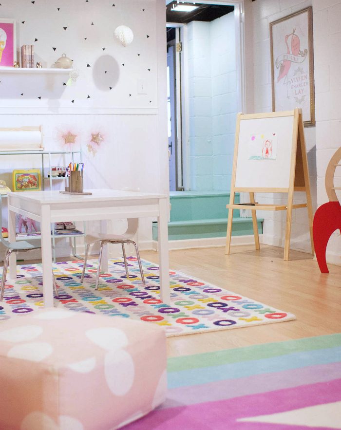 Love this girls playroom, so cute and colorful!