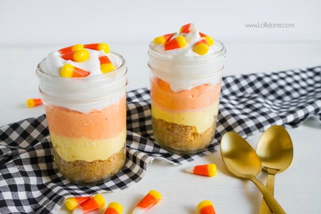 YUM! See how easy it is to make this yummy candy corn cheesecake! Such an easy fall dessert idea! Love these mason jar fall cheesecakes! Yummy fall cheesecake in a jar idea!
