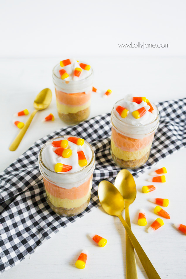 Cheesecake in a jar, mm! Love this easy candy corn cheesecake recipe, mm!