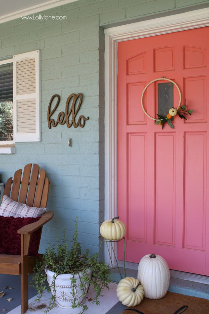 Loving these colorful fall porch decor ideas! Simple neutral fall decor on a colorful porch! Love this DIY pumpkin hoop art!