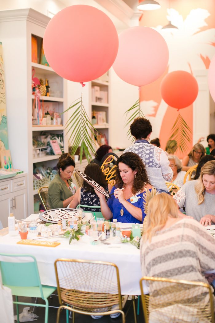 Lolly Jane Queen Bee craft night recap! Such a fun craft night full of cute crafts, yummy desserts, cute decor and an easy dinner. Love this fun craft night girls night out!