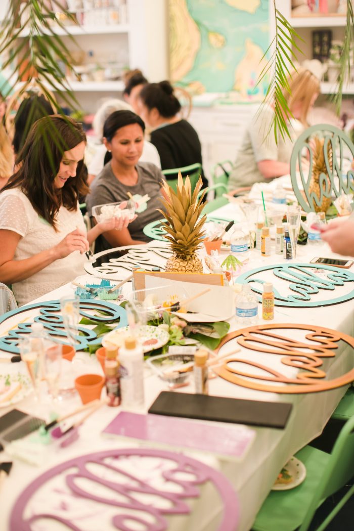Lolly Jane Queen Bee craft night recap! Such a fun craft night full of cute crafts, yummy desserts, cute decor and an easy dinner. Love this fun craft night girls night out!