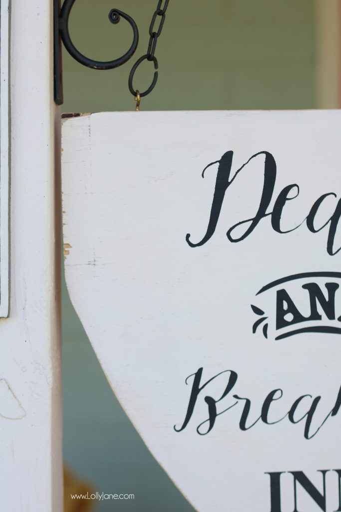 Love this "Dead and Breakfast Inn" hanging sign, easy to make and cute for Halloween porch decor! 