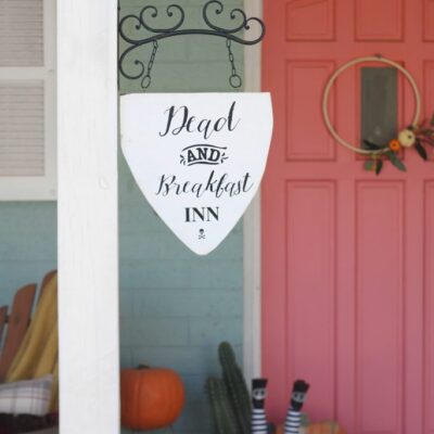 dead and breakfast inn hanging sign