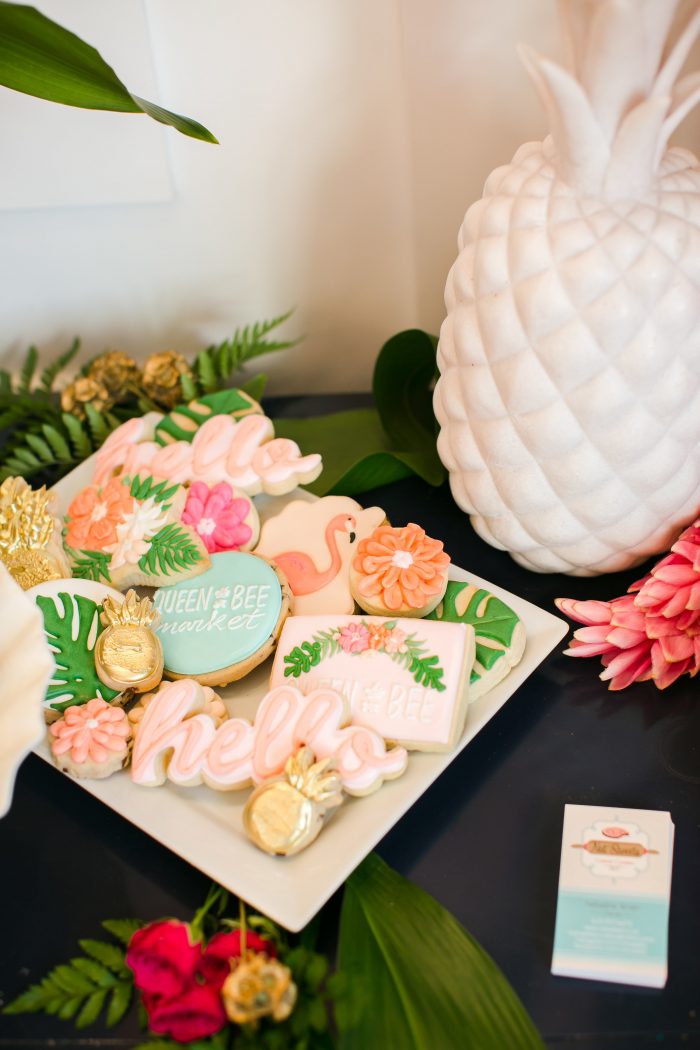 Lolly Jane Queen Bee craft night recap! Such a fun craft night full of cute crafts, yummy desserts, cute decor and an easy dinner. Love this fun craft night girls night out!