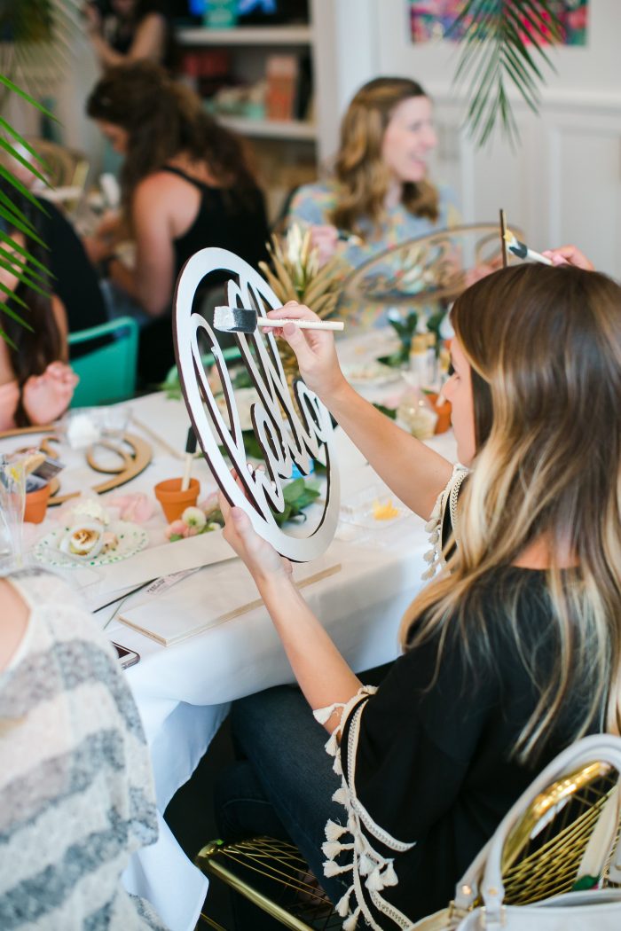 Lolly Jane Queen Bee craft night recap! Such a fun craft night full of cute crafts, yummy desserts, cute decor and an easy dinner. Love this fun craft night girls night out!