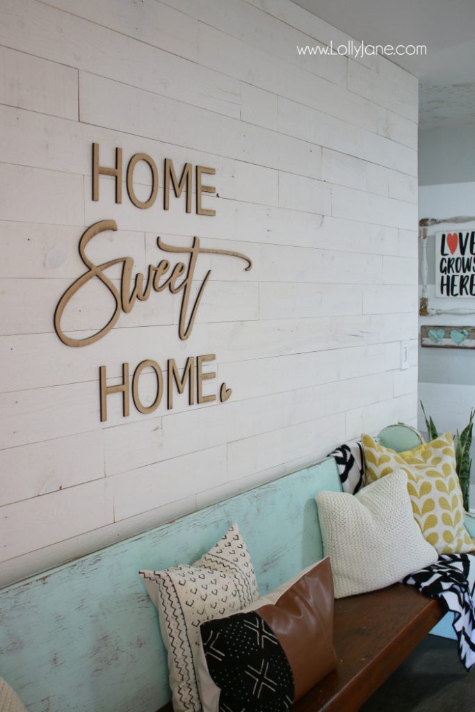 Love this Home Sweet Home wodo cutout, such pretty wall decor! Love this pretty entryway decor idea, so easy to create!