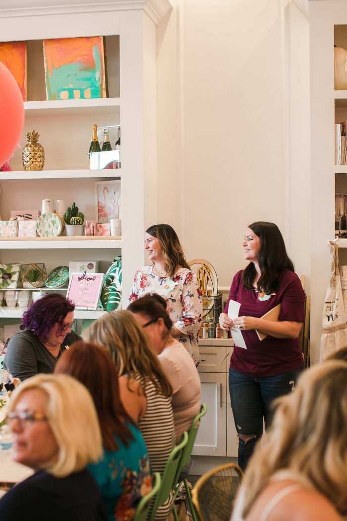 Lolly Jane Queen Bee craft night recap! Such a fun craft night full of cute crafts, yummy desserts, cute decor and an easy dinner. Love this fun craft night girls night out!