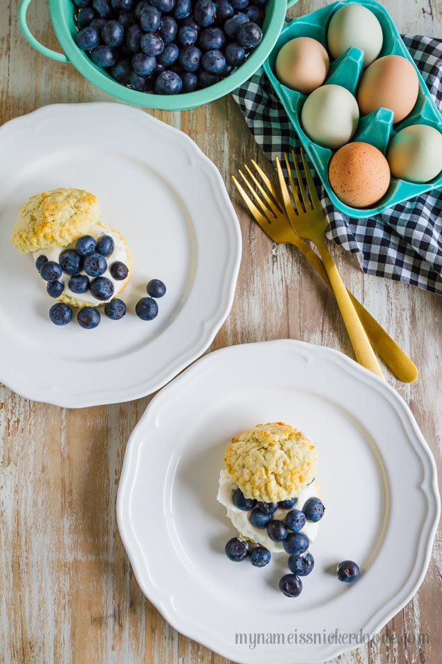 Amazing Blueberry Shortcakes, easy recipe and SO tasty! Perfect for breakfast or brunch!