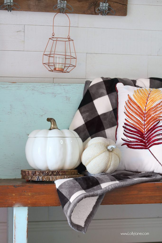 How To EASILY Decorate Your Entryway Beautifully for FALL!