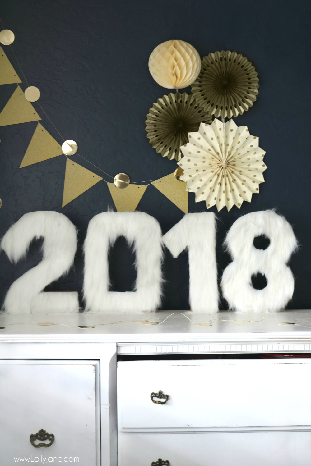 From drab to fab, make these easy DIY Fur Numbers in no time... perfect for a New Years Eve display or centerpiece!