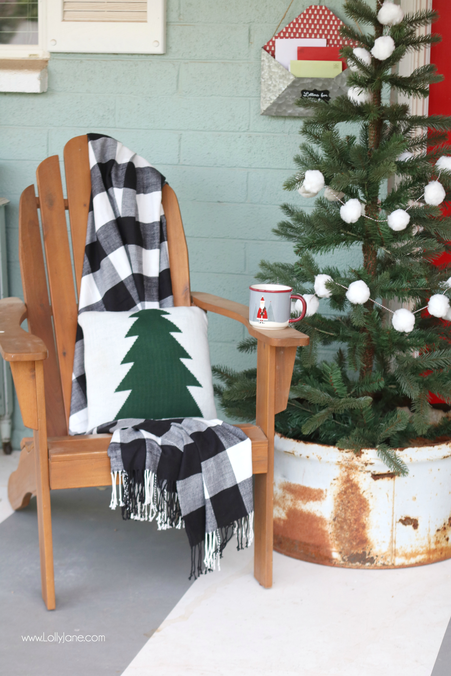 Love this CUTE porch! Spruce up your space for under $10 in half hour or less with this EASY PEASY diy Christmas pom pom garland. La la looove!